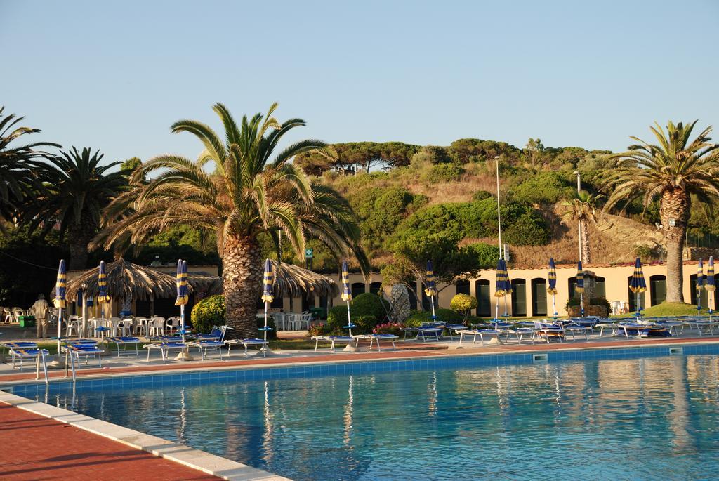 Hotel Baia Del Sole Civitavecchia Exterior foto